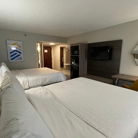 Holiday Inn Express Burlington By Ihg Bagian luar foto