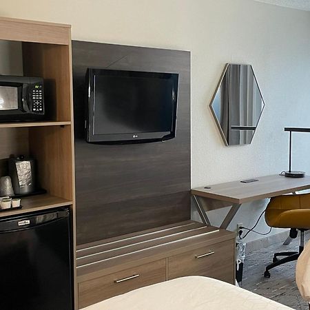 Holiday Inn Express Burlington By Ihg Bagian luar foto