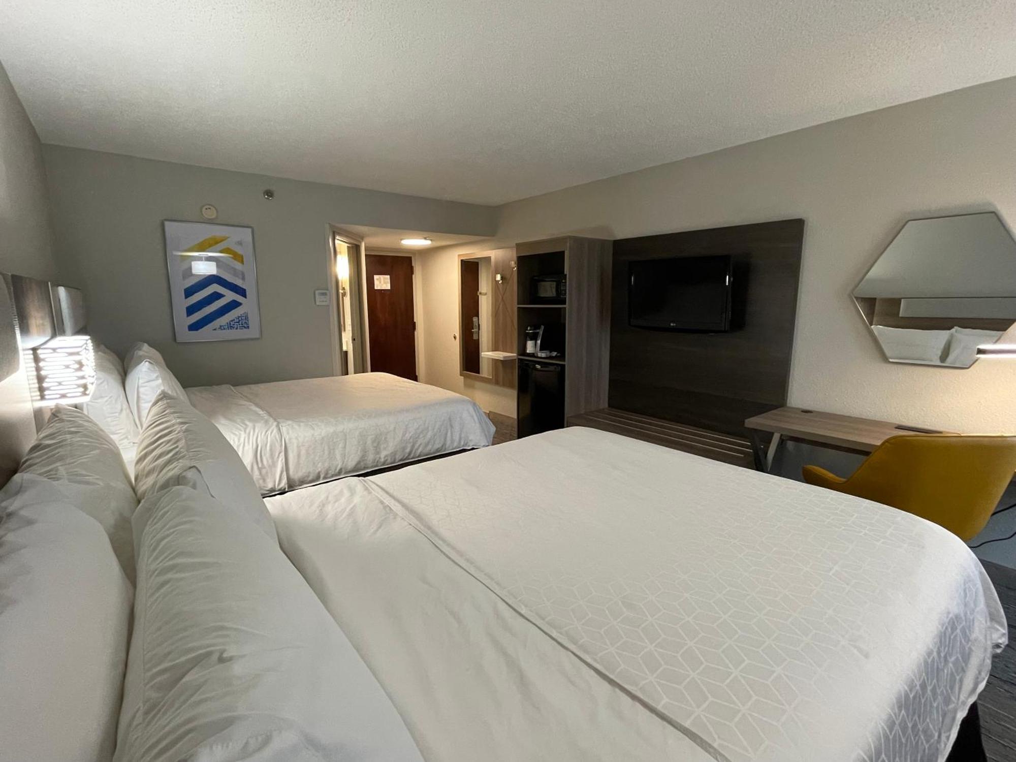 Holiday Inn Express Burlington By Ihg Bagian luar foto