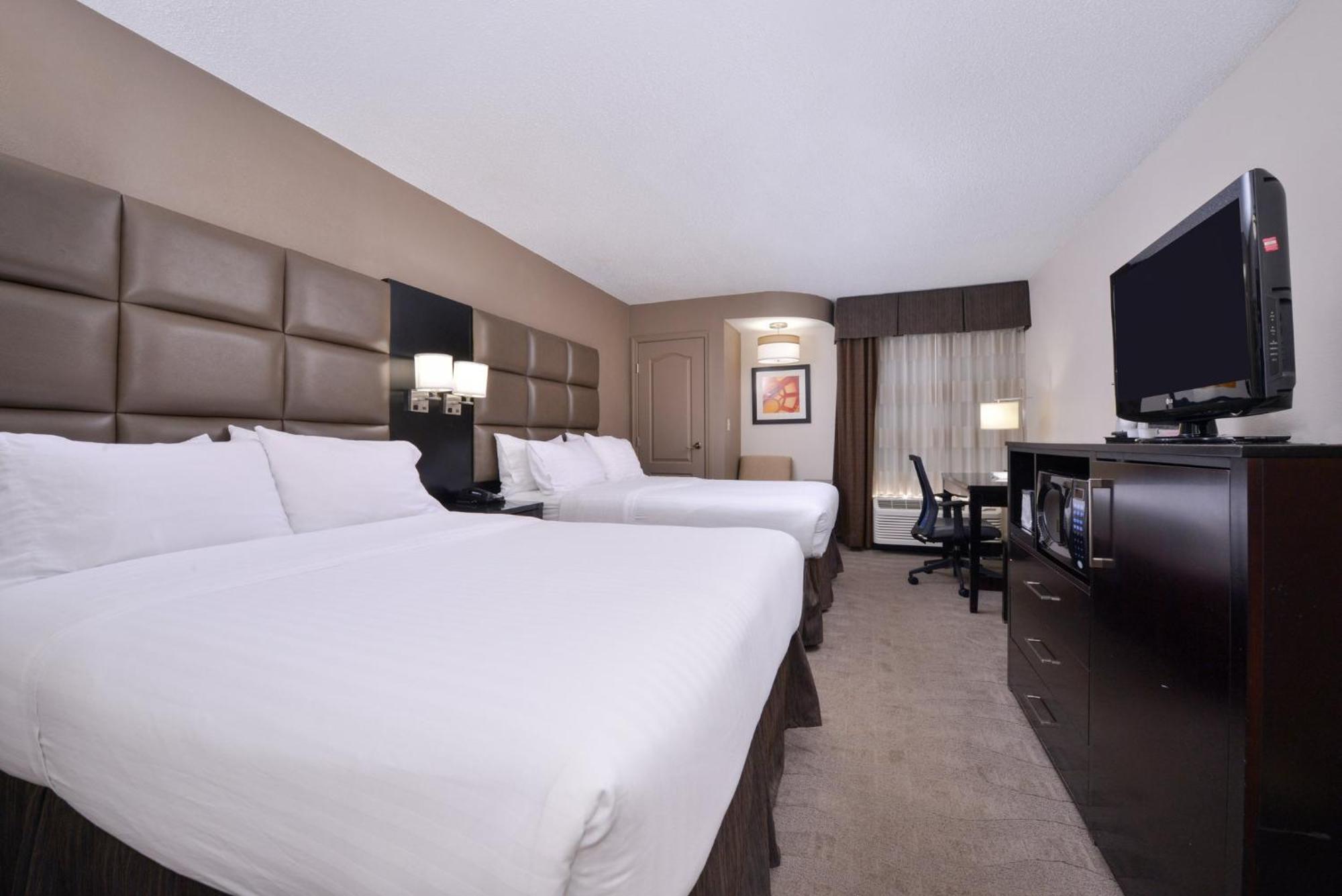 Holiday Inn Express Burlington By Ihg Bagian luar foto