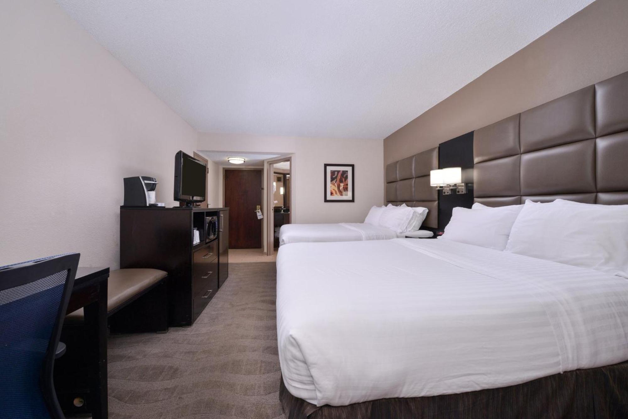 Holiday Inn Express Burlington By Ihg Bagian luar foto