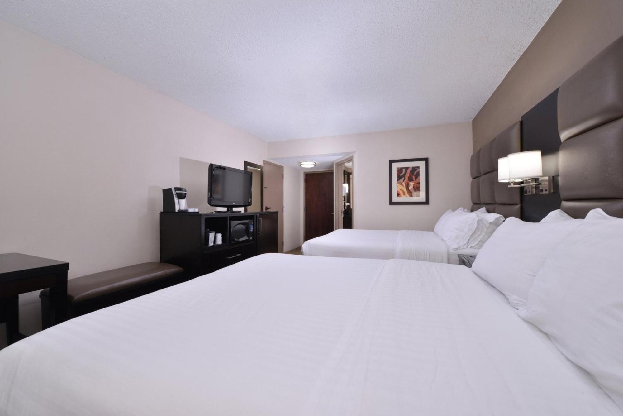 Holiday Inn Express Burlington By Ihg Bagian luar foto
