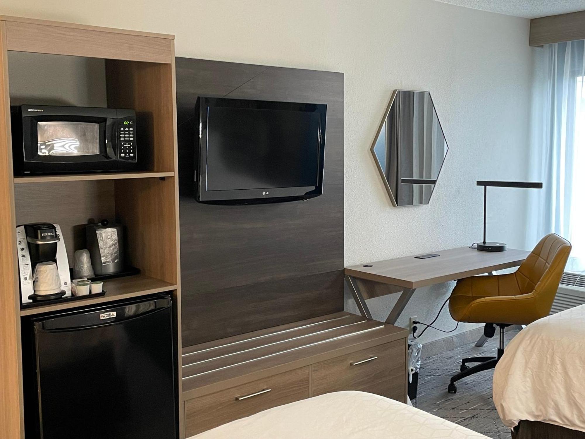 Holiday Inn Express Burlington By Ihg Bagian luar foto