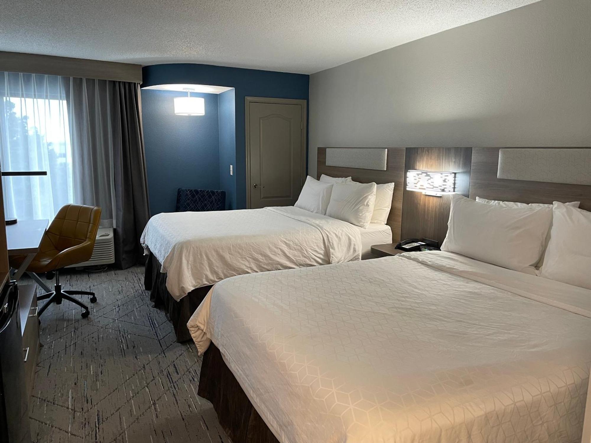 Holiday Inn Express Burlington By Ihg Bagian luar foto