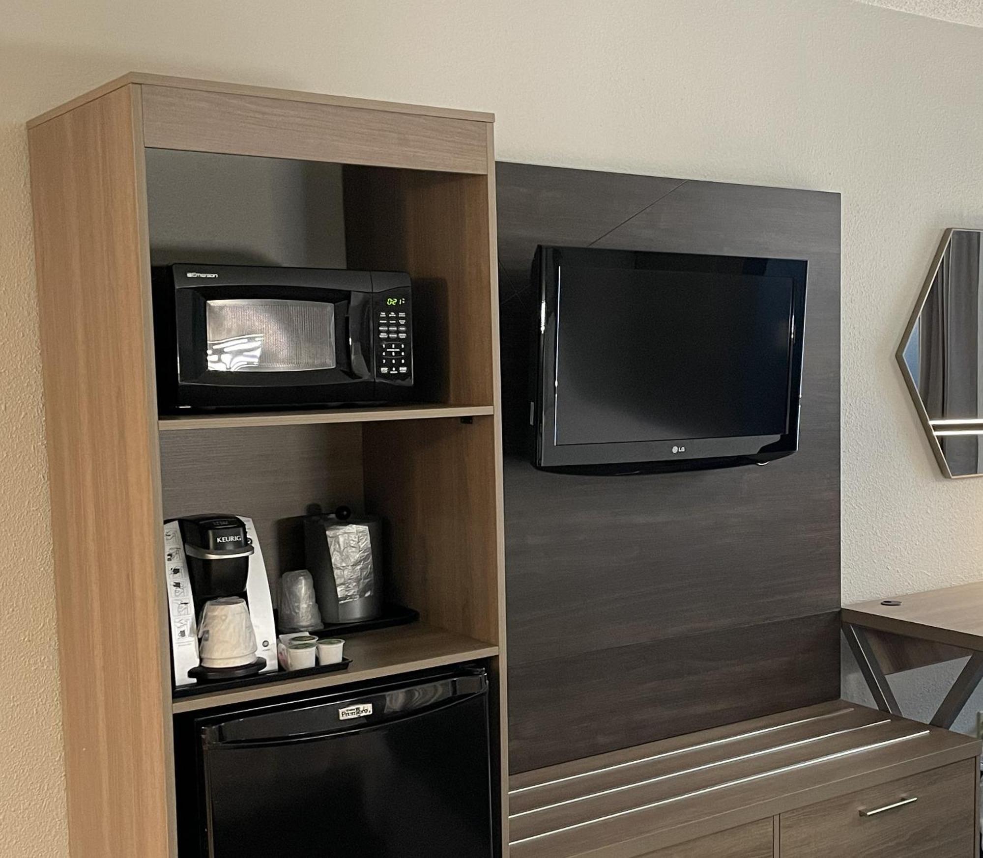 Holiday Inn Express Burlington By Ihg Bagian luar foto