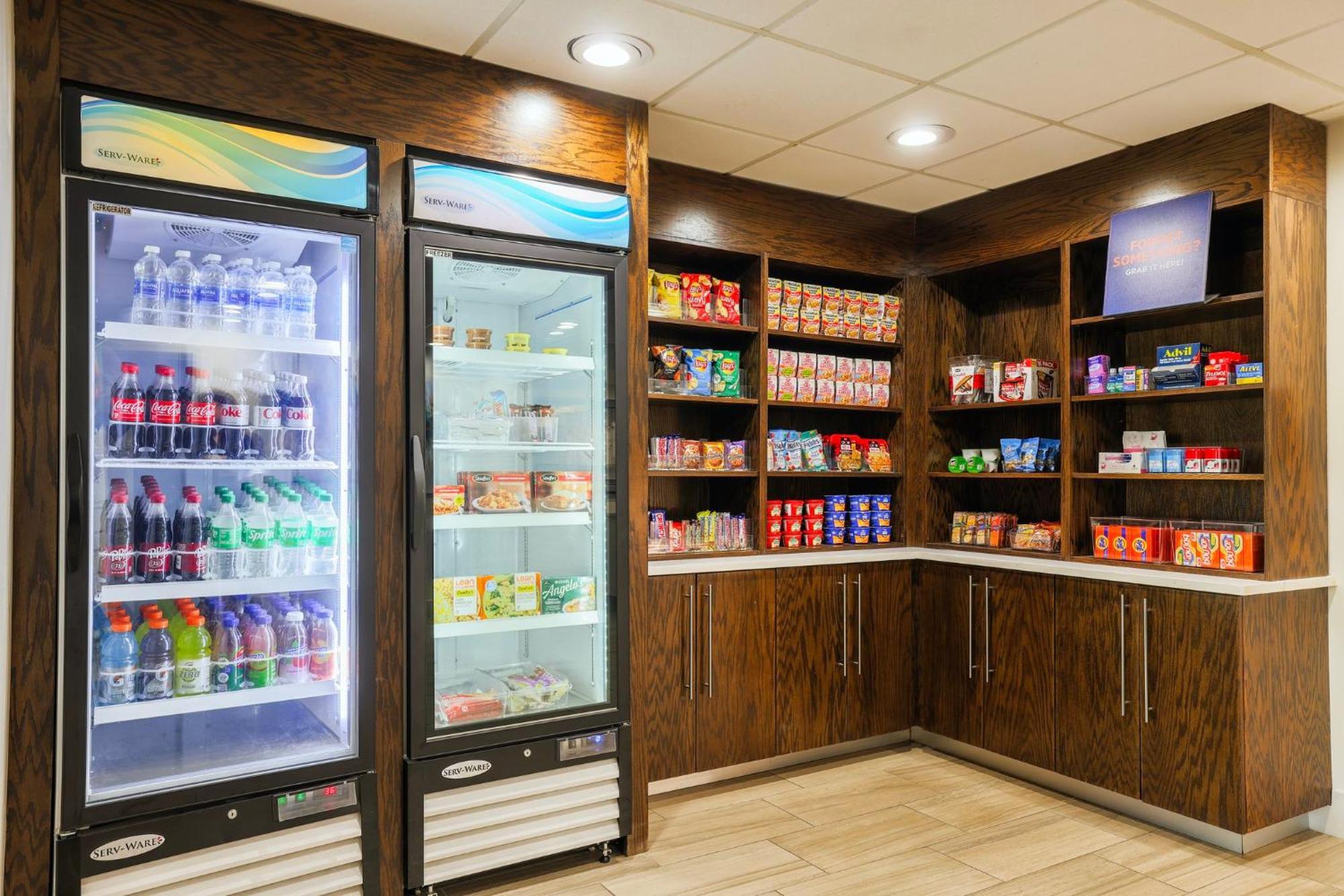 Holiday Inn Express Burlington By Ihg Bagian luar foto
