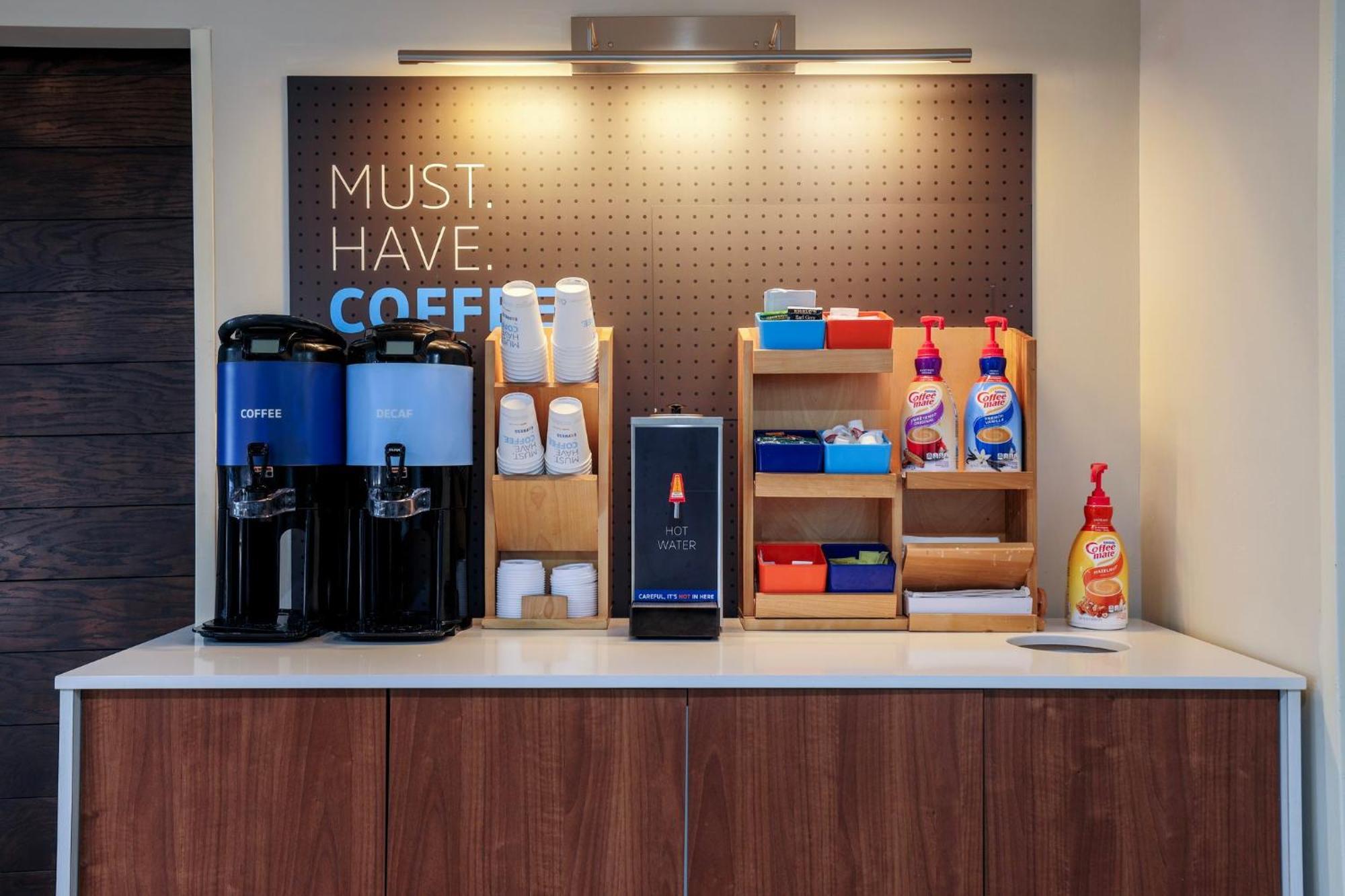 Holiday Inn Express Burlington By Ihg Bagian luar foto