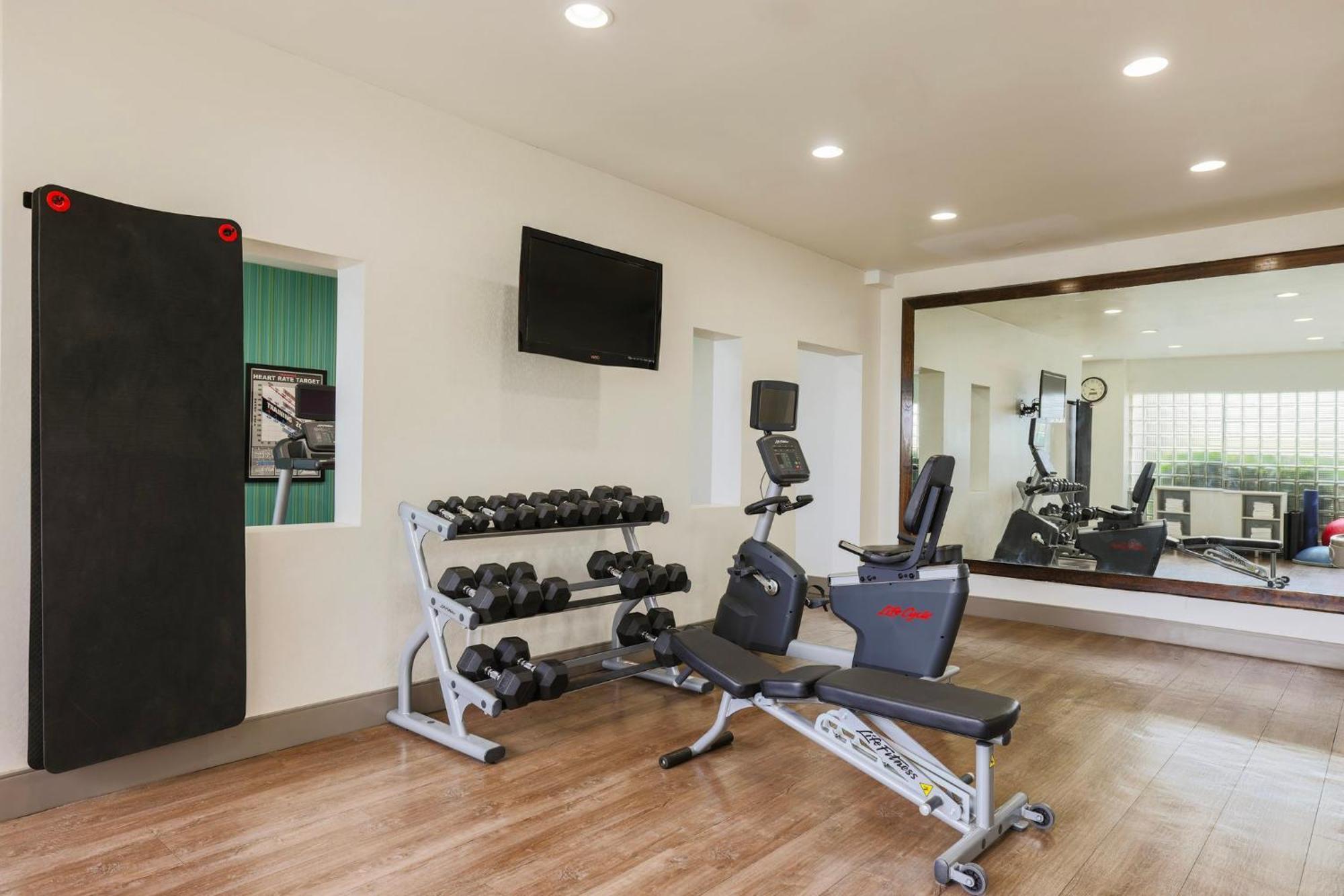 Holiday Inn Express Burlington By Ihg Bagian luar foto
