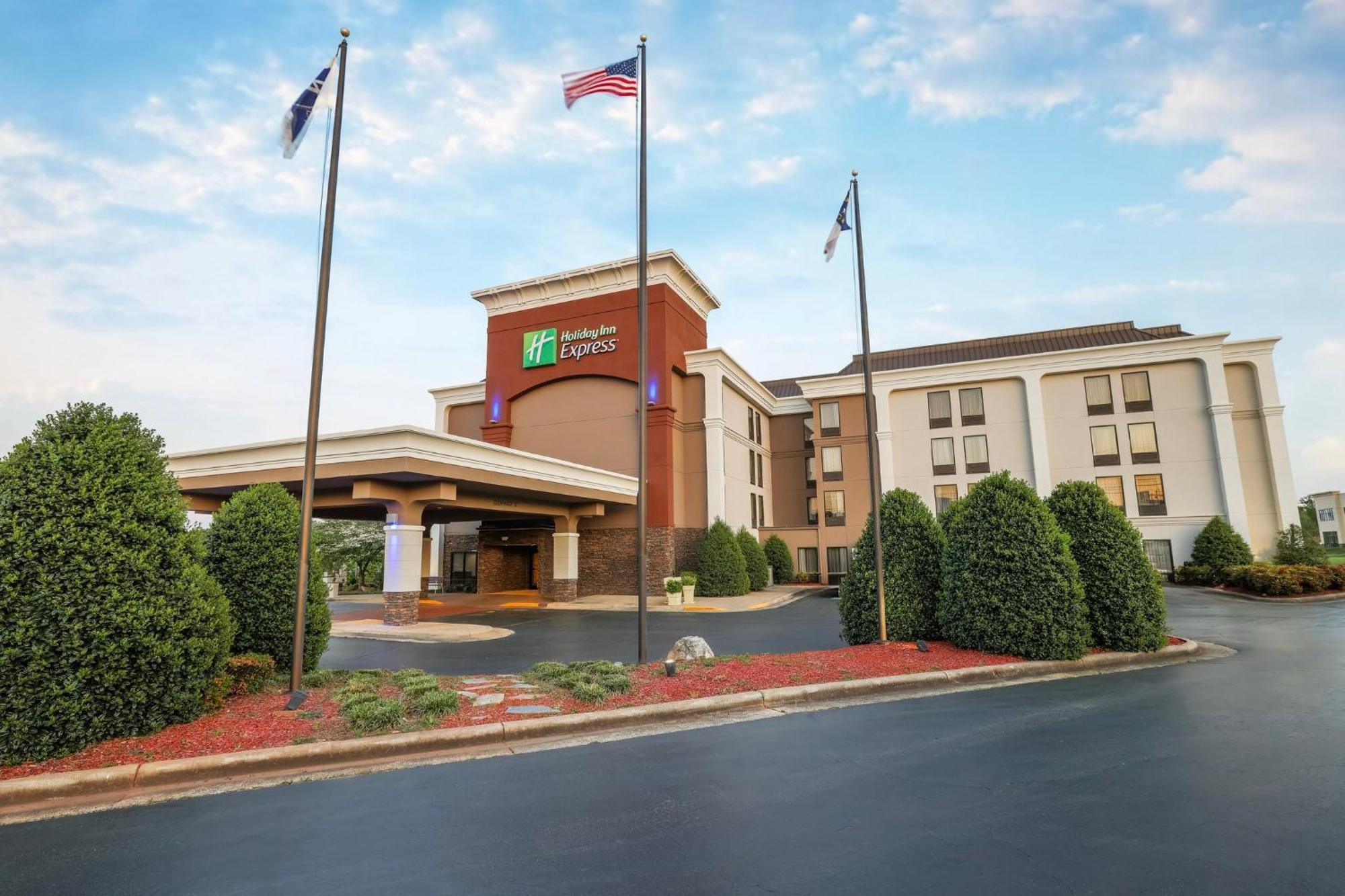 Holiday Inn Express Burlington By Ihg Bagian luar foto