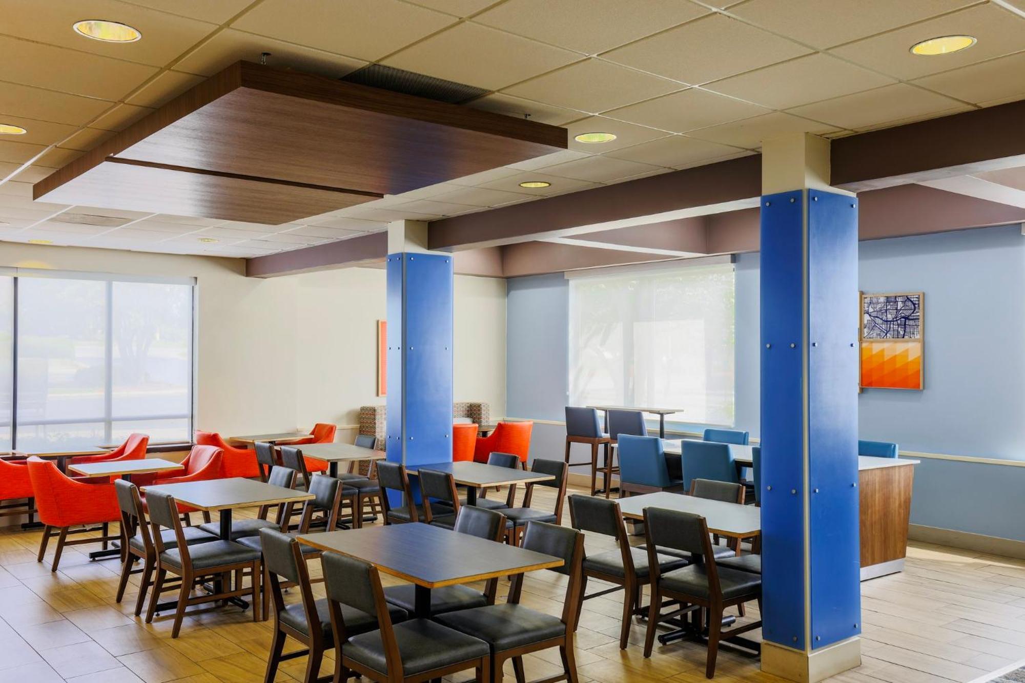 Holiday Inn Express Burlington By Ihg Bagian luar foto