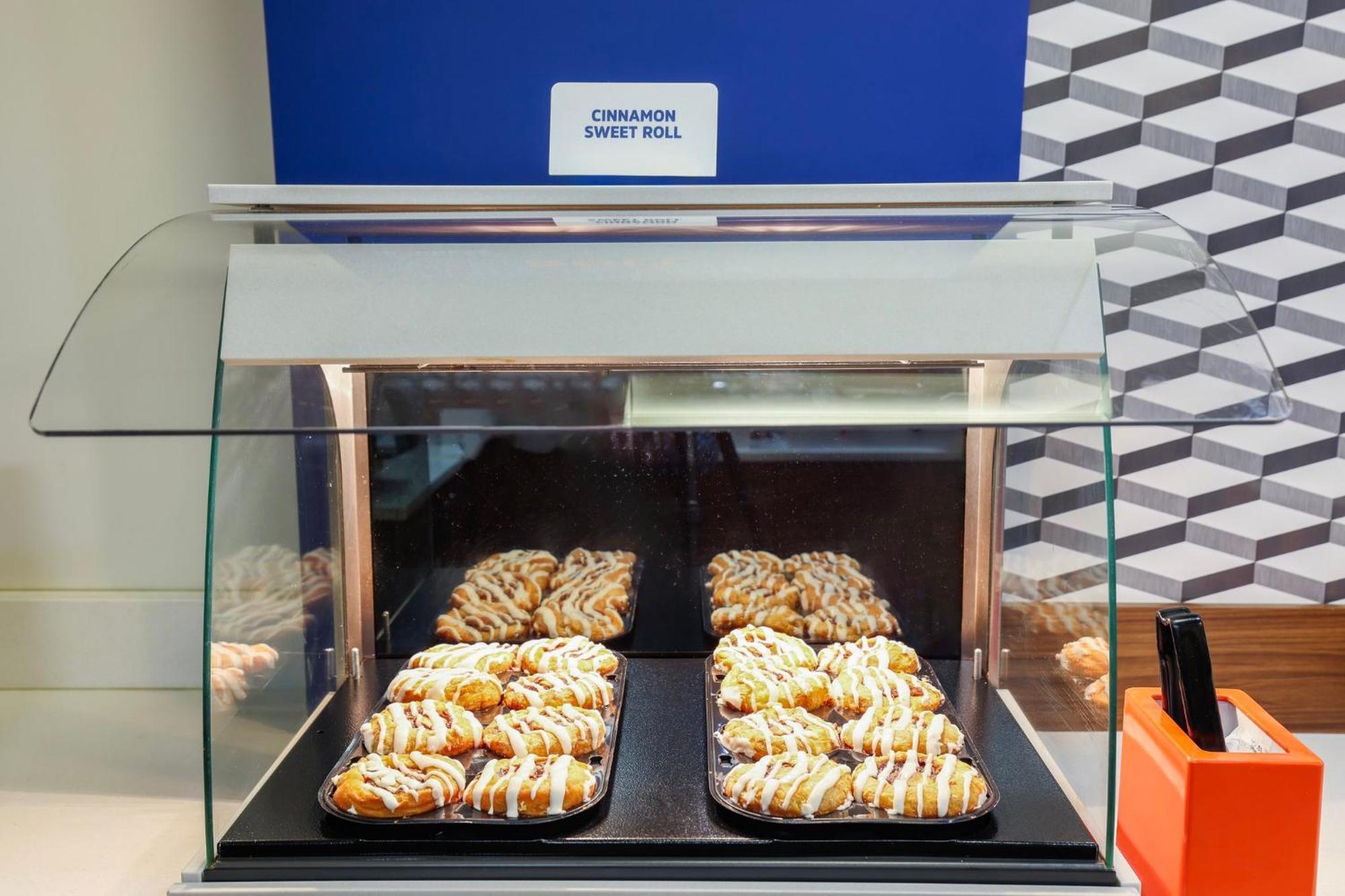 Holiday Inn Express Burlington By Ihg Bagian luar foto
