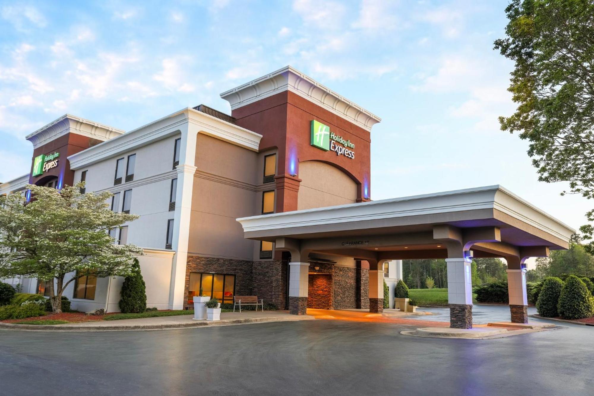 Holiday Inn Express Burlington By Ihg Bagian luar foto