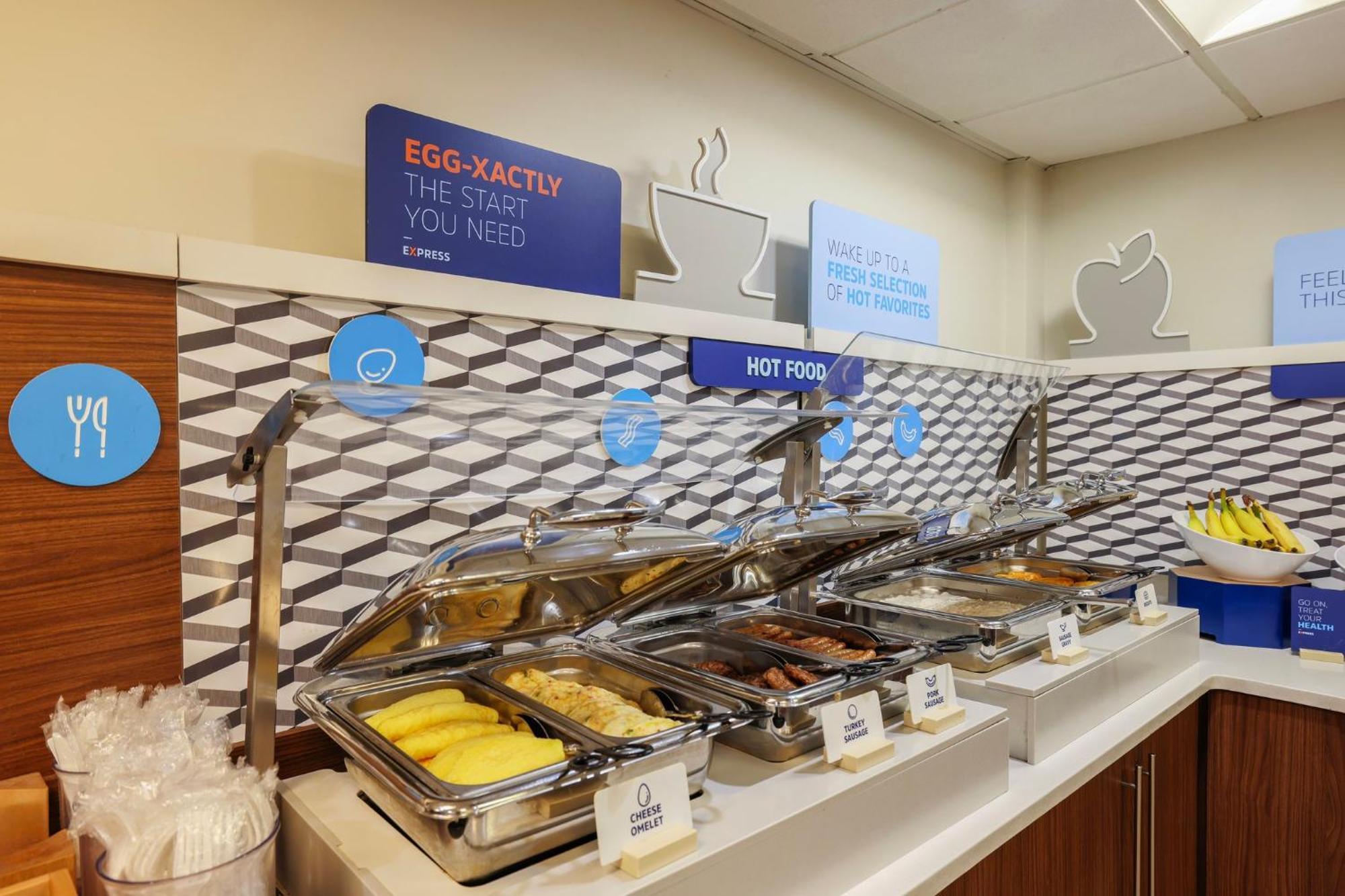Holiday Inn Express Burlington By Ihg Bagian luar foto