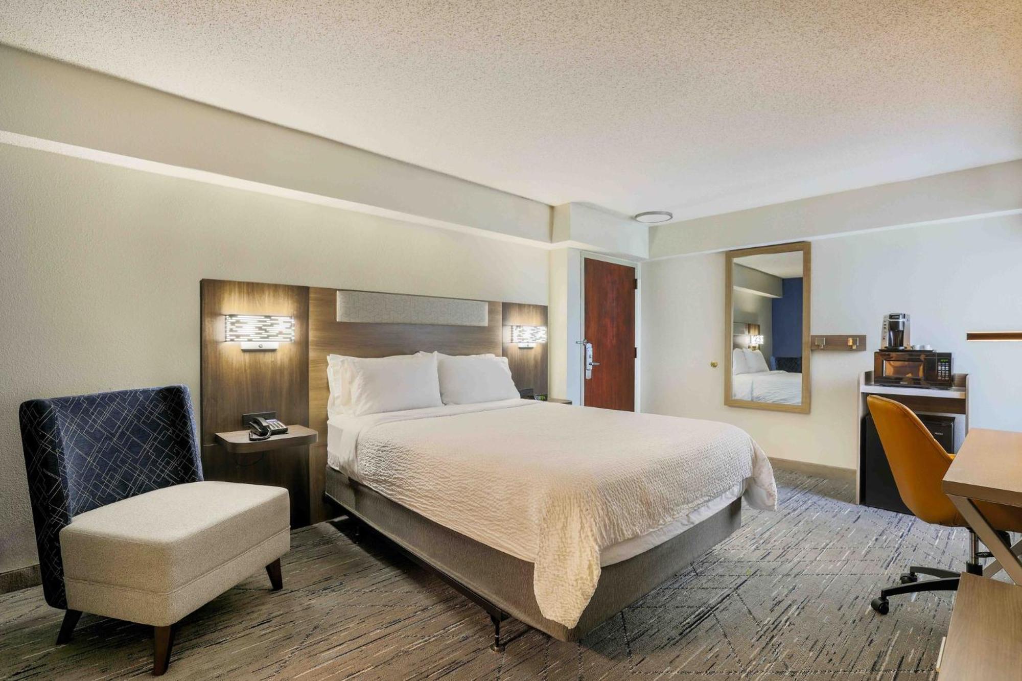 Holiday Inn Express Burlington By Ihg Bagian luar foto