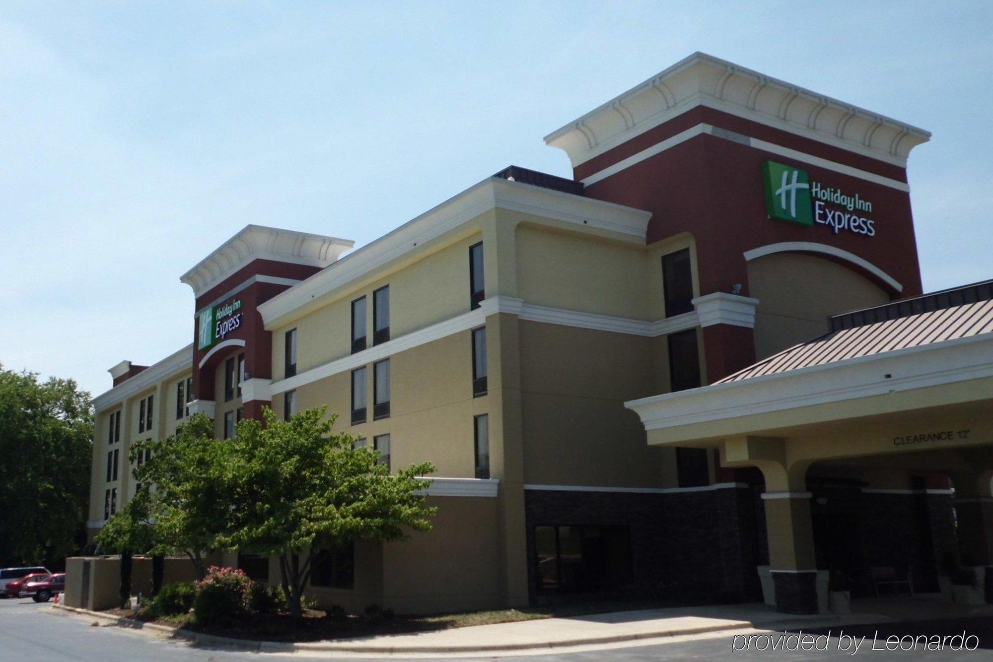 Holiday Inn Express Burlington By Ihg Bagian luar foto