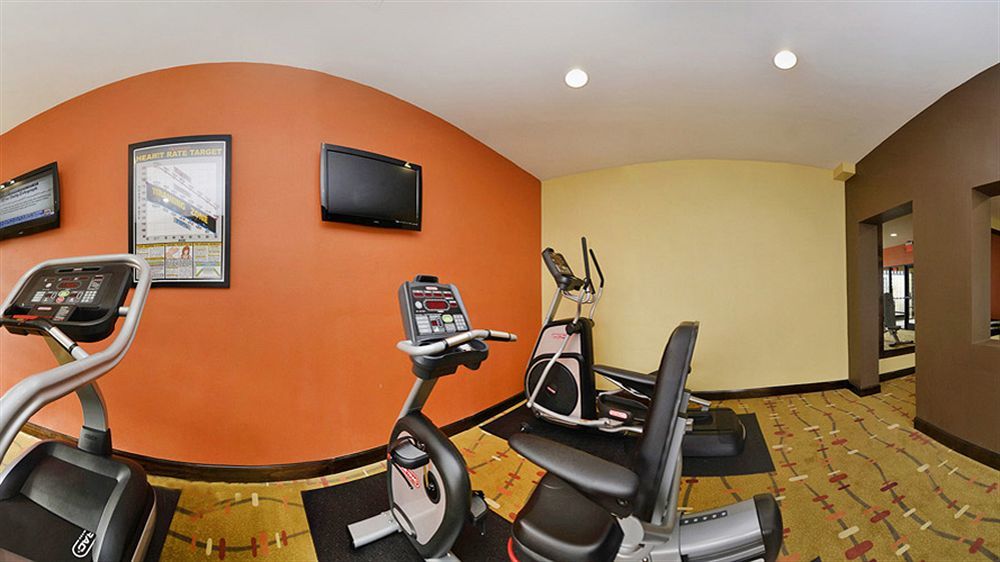 Holiday Inn Express Burlington By Ihg Bagian luar foto
