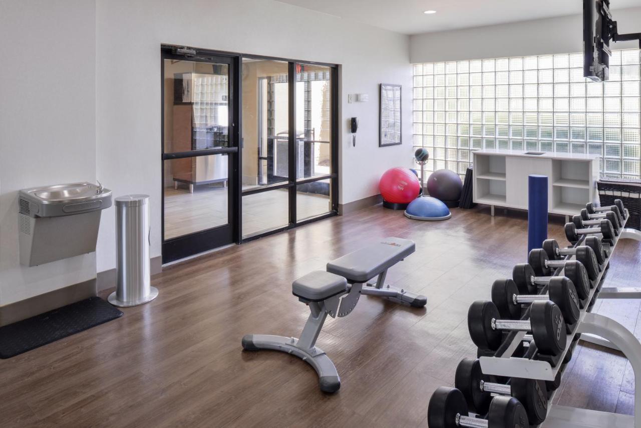Holiday Inn Express Burlington By Ihg Bagian luar foto