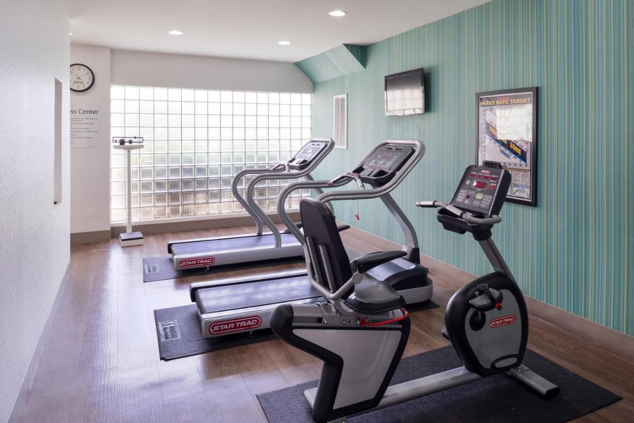 Holiday Inn Express Burlington By Ihg Bagian luar foto