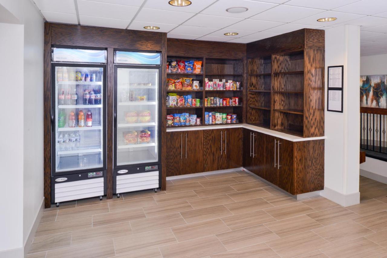 Holiday Inn Express Burlington By Ihg Bagian luar foto