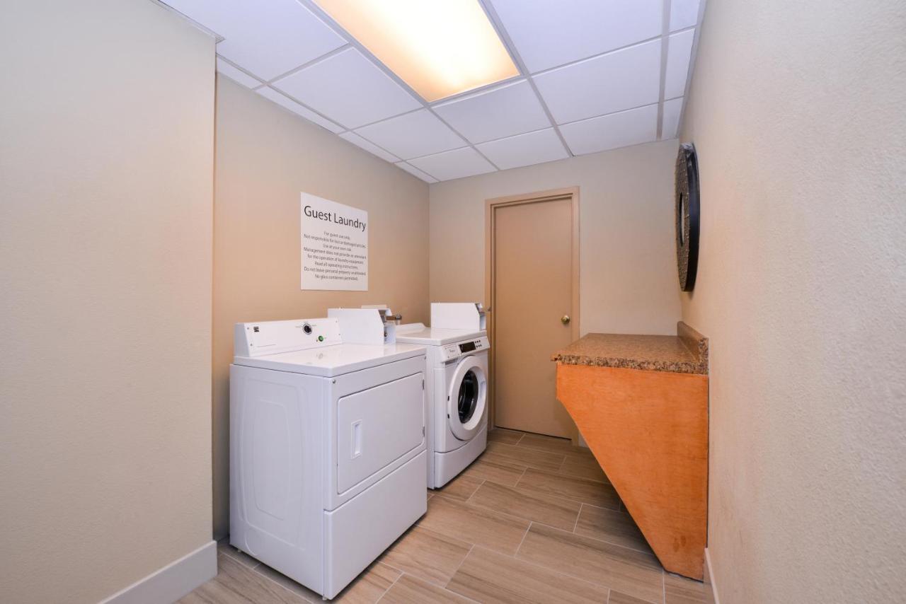 Holiday Inn Express Burlington By Ihg Bagian luar foto