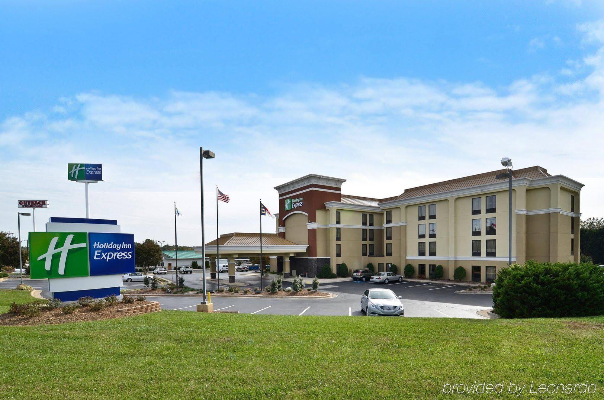 Holiday Inn Express Burlington By Ihg Bagian luar foto